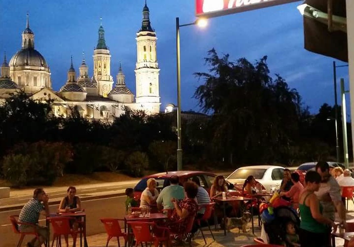 Oportunidad: mesón en Zaragoza con vistas al Pilar baja de precio